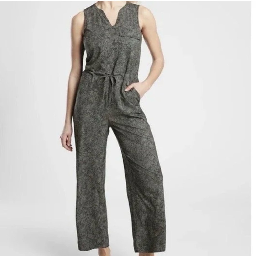 Women’s ATHLETA Topanga printed jumpsuit in viper black. Size 1X